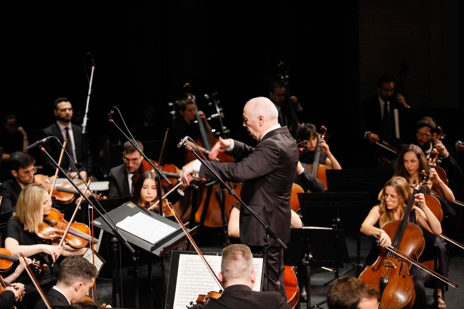 Imágenes de la novena Beethoven interpretado por la OCAL y Orfeón para Cajamar