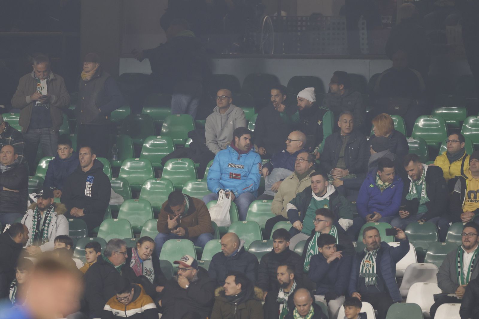 Búscate en las fotos del Betis-Barcelona