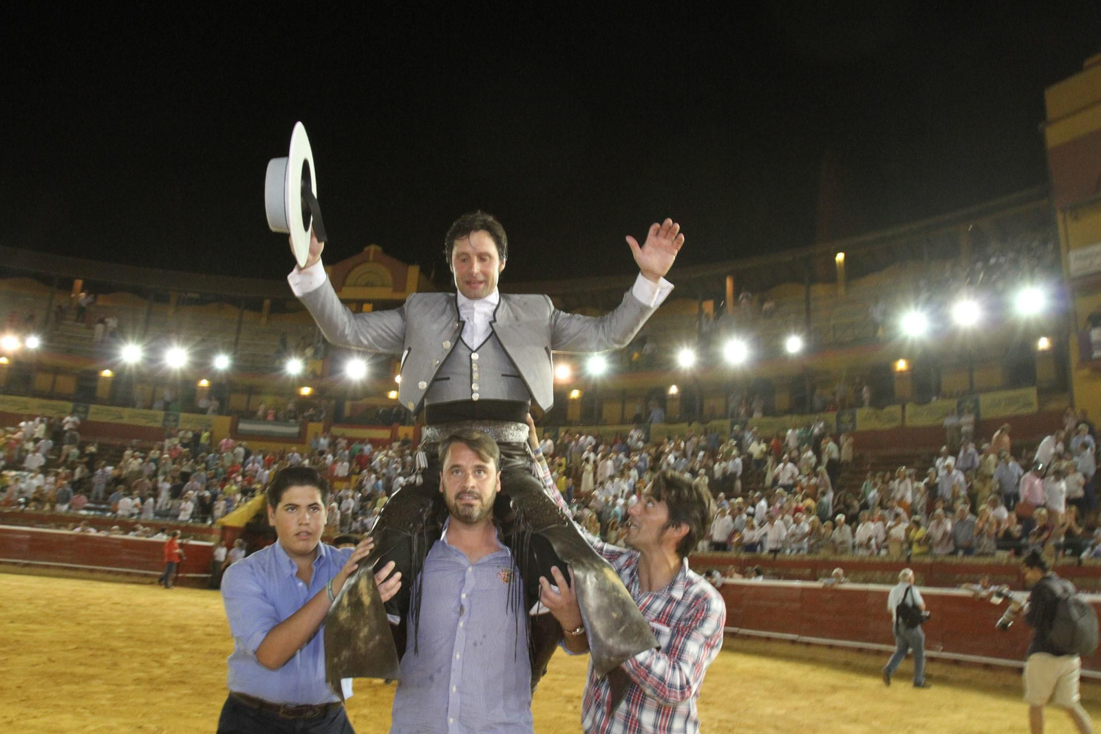 Festejo de Rejones en el coso de La Merced por Colombinas.