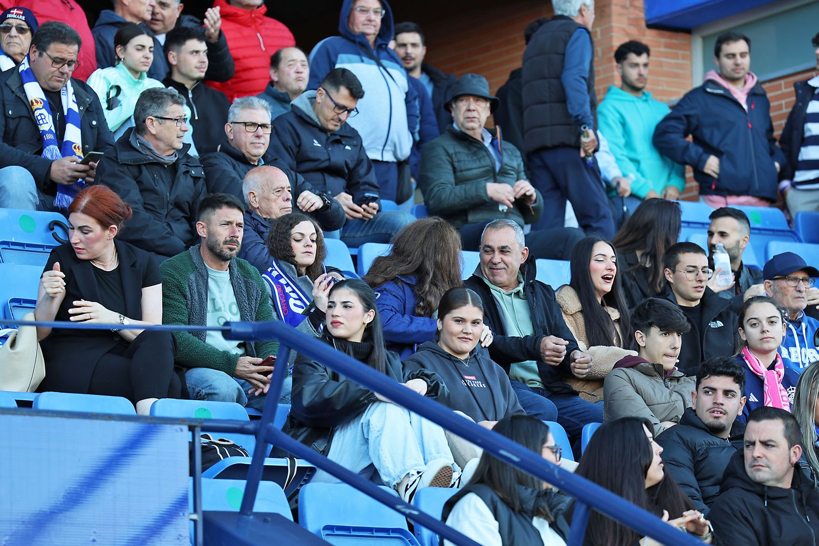 Búscate en las gradas del Nuevo Colombino en el Recreativo de Huelva-Atlético Sanluqueño