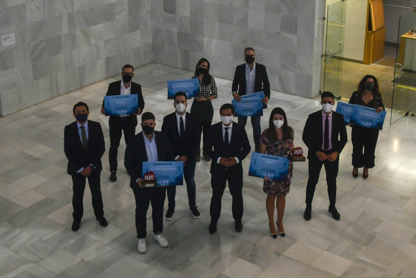 Foto de familia de los premiados