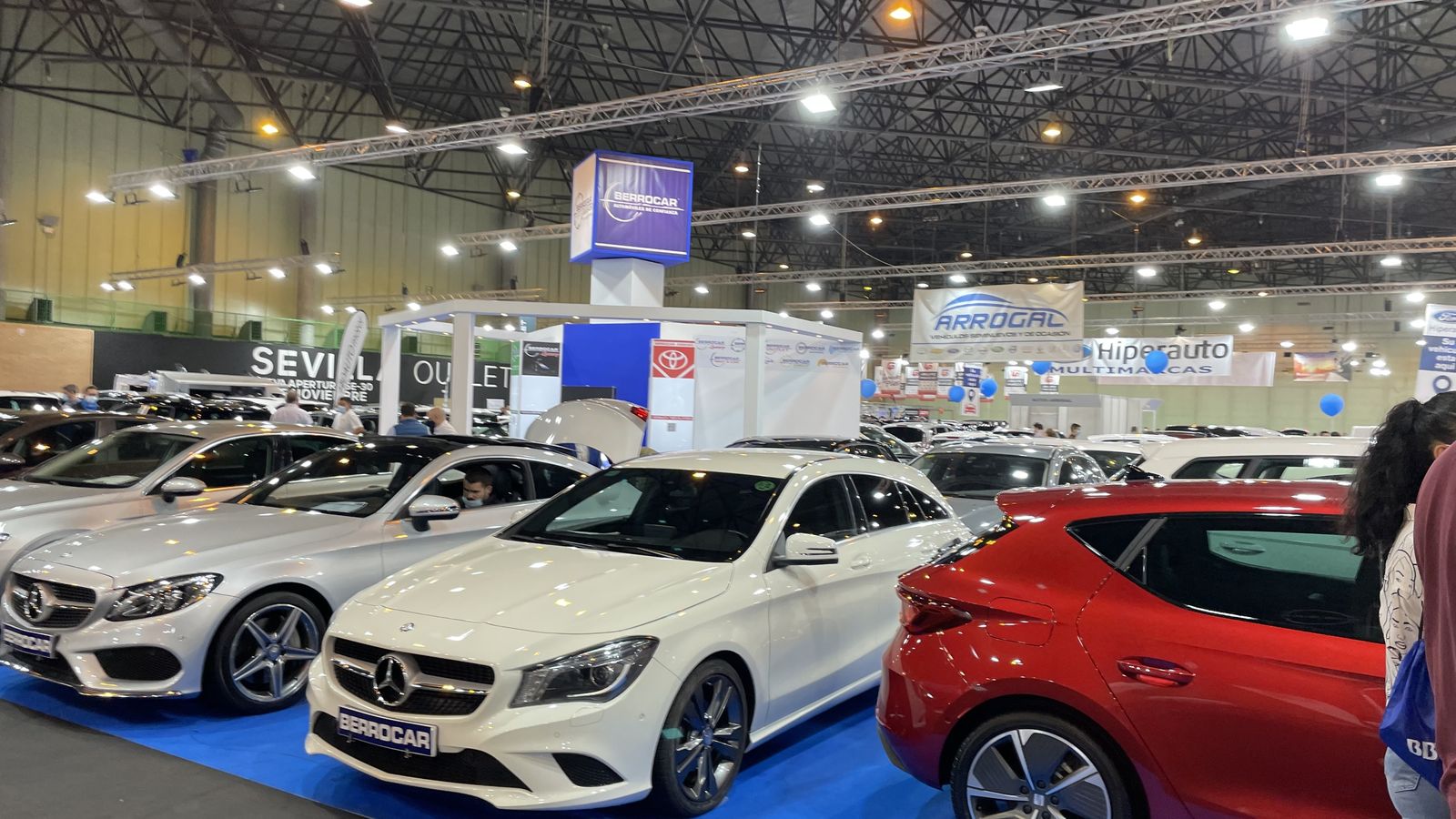 Junto a la exposición de vehículos también se producirán presentaciones de otros nuevos. Es el caso de los Ford Explorer y Kia EV9 que se exhibirán por primera vez en Andalucía.