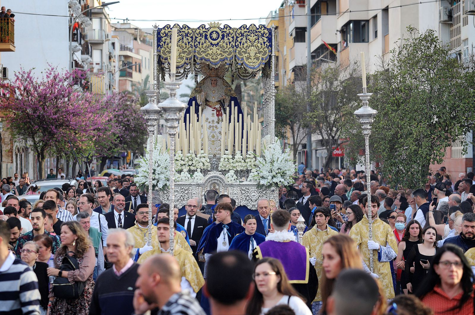 Imágenes de la procesión de la Virgen de los Dolores por Las Colonias