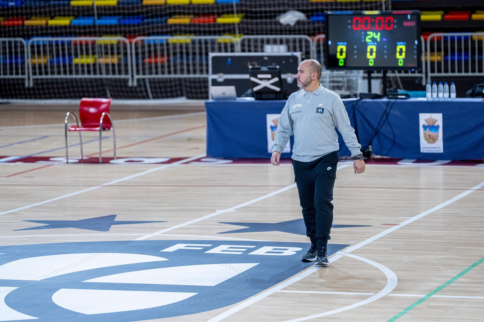Alberto Díaz, Francis Alonso y Paco Aurioles, en la primera España de Chus Mateo