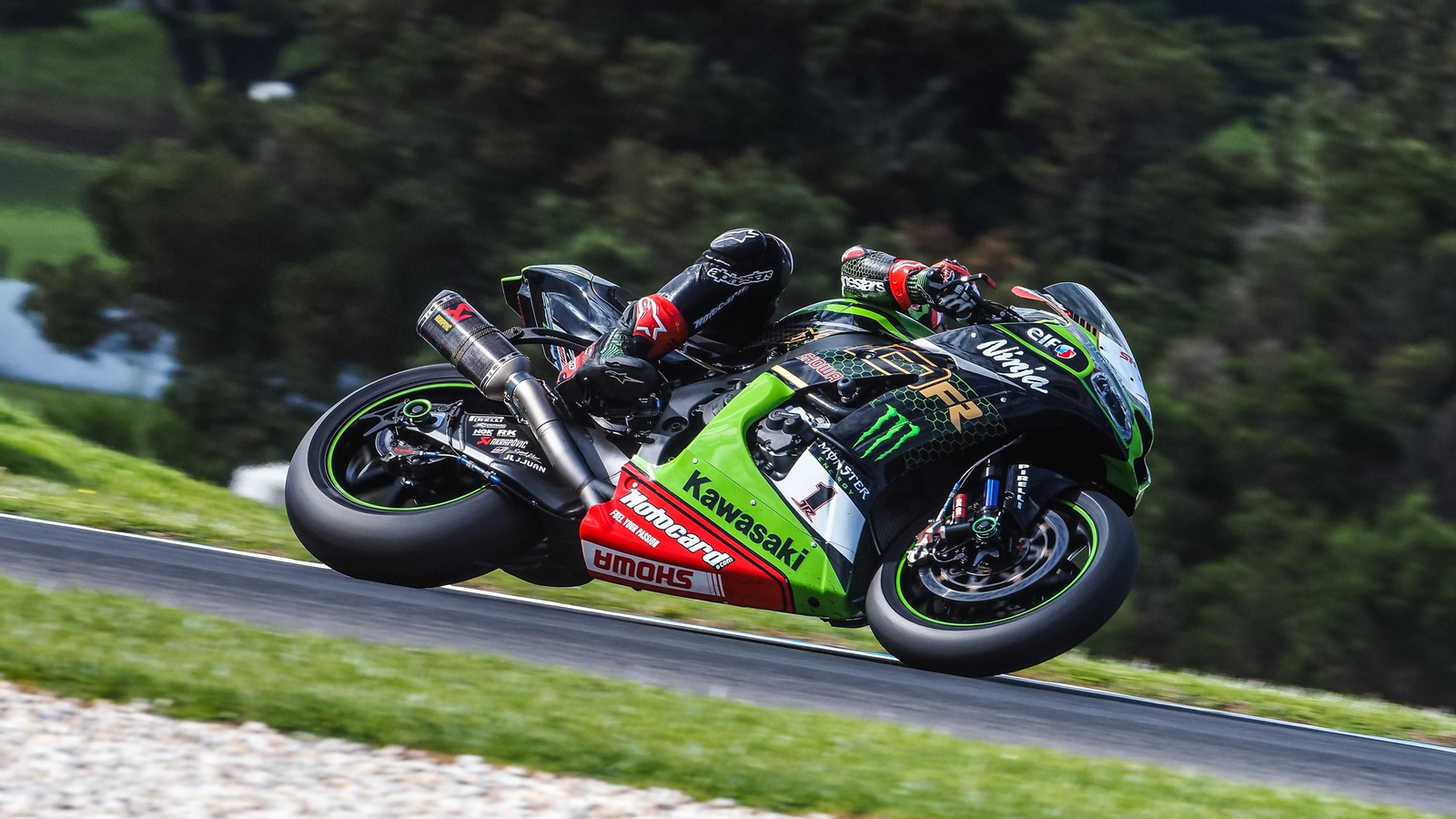 El campeón Jonathan Rea, con la Kawasaki rodando en Phillip Island.
