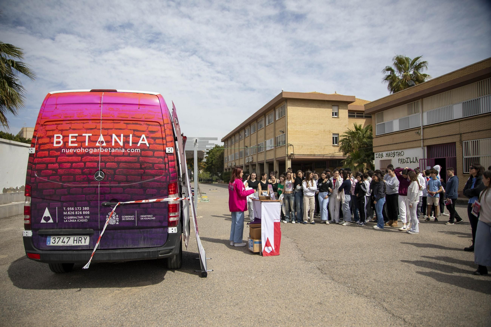 Sensibilización sobre la trata de mujeres en el IES Maestro Padilla de Almería, en imágenes