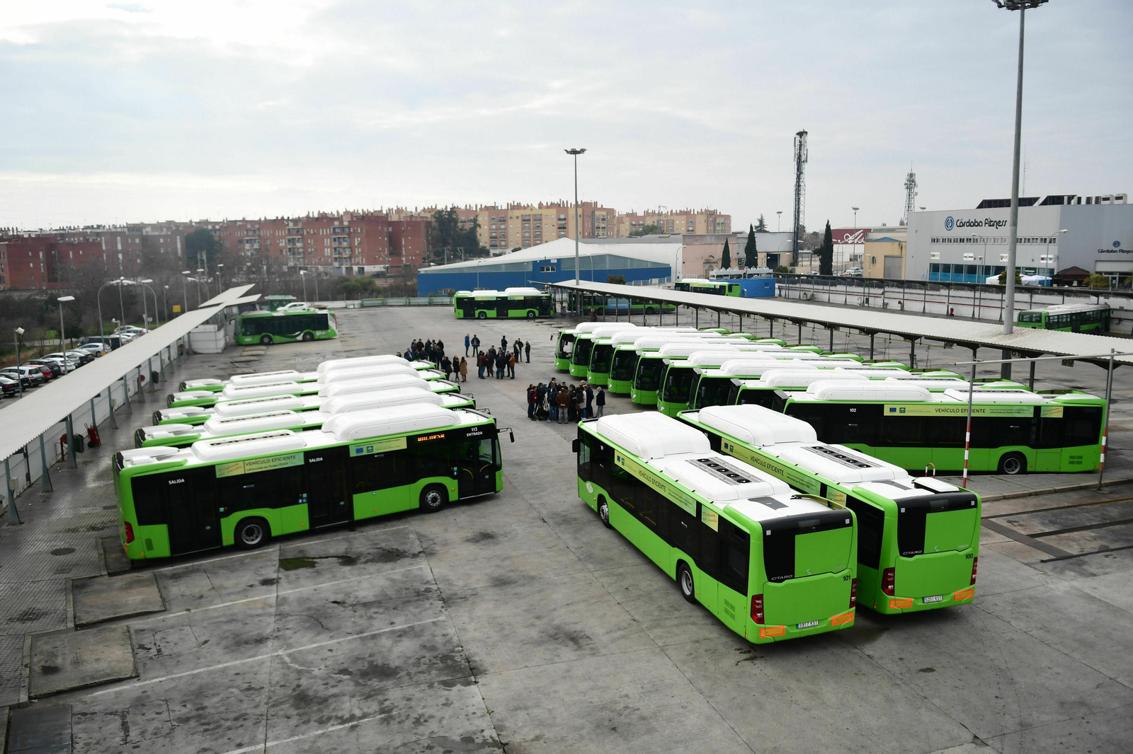 Flota de autobuses de Aucorsa en las dependencias de la empresa municipal.
