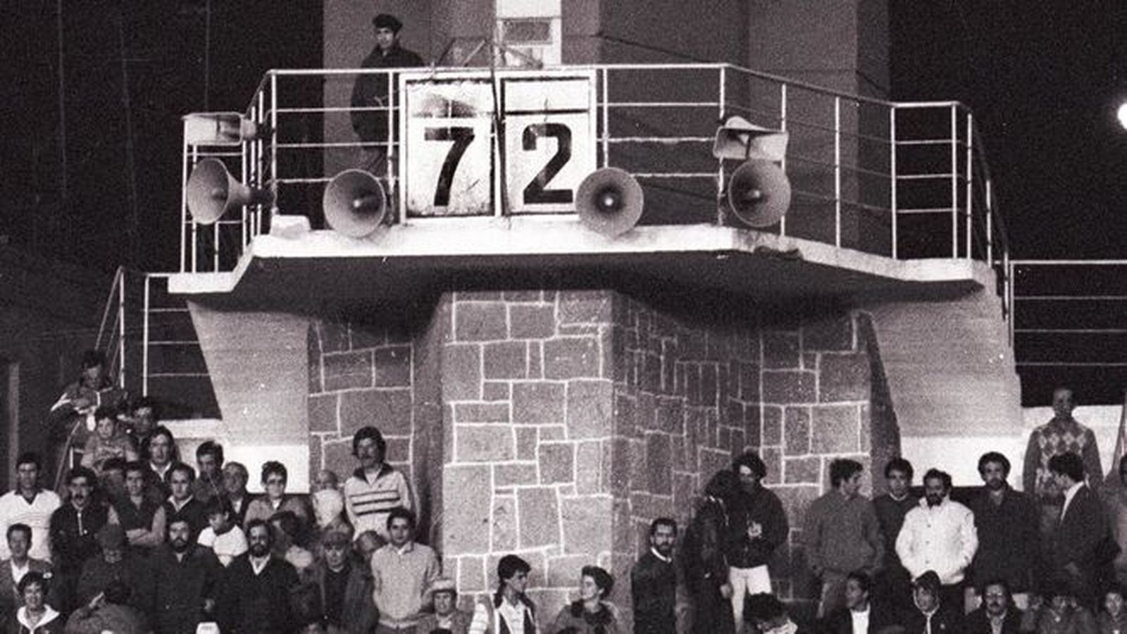 Marcador histórico en la conocida como torre olímpica del Carranza.