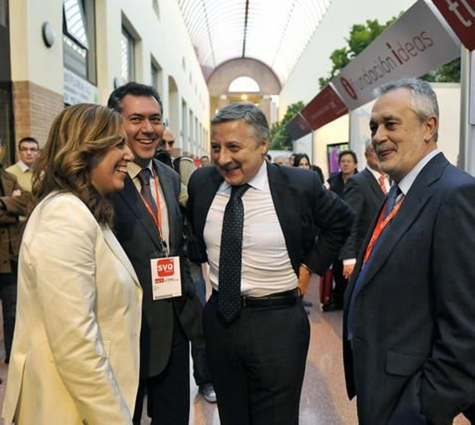 Espadas, junto a Pepe Blanco y Griñán. / Juan Carlos Vázquez