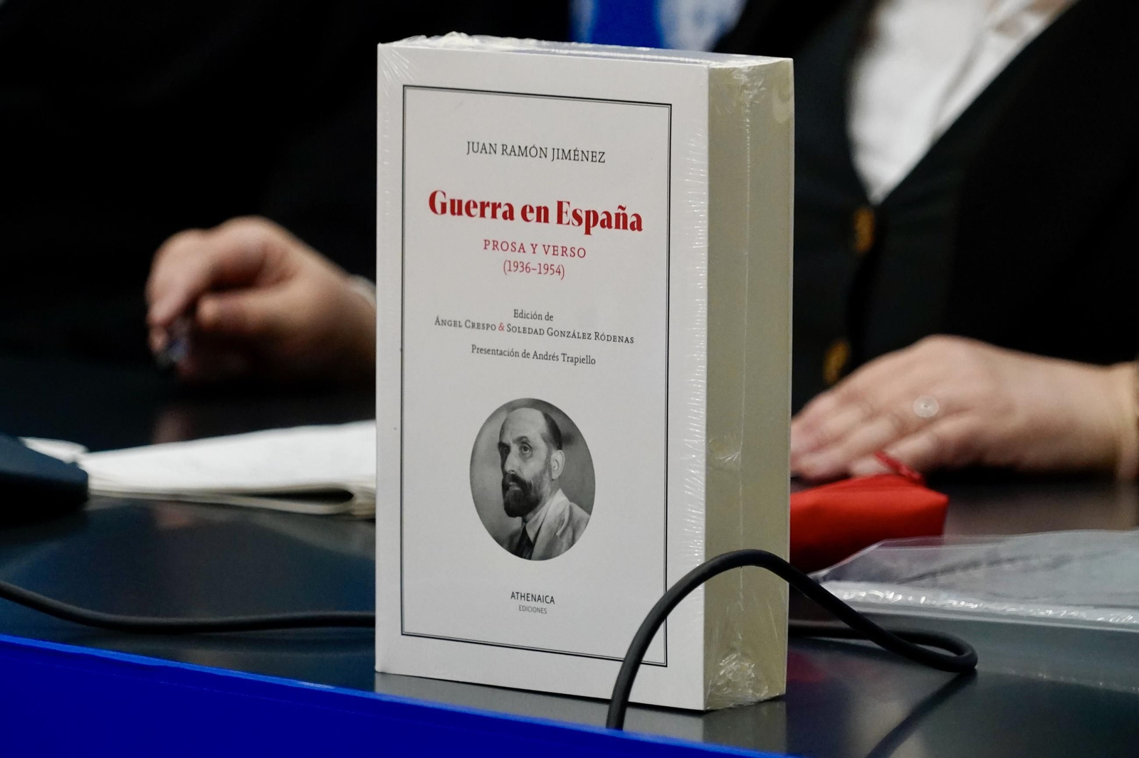 Imágenes de la presentación del libro 'Guerra en España' en Diputación