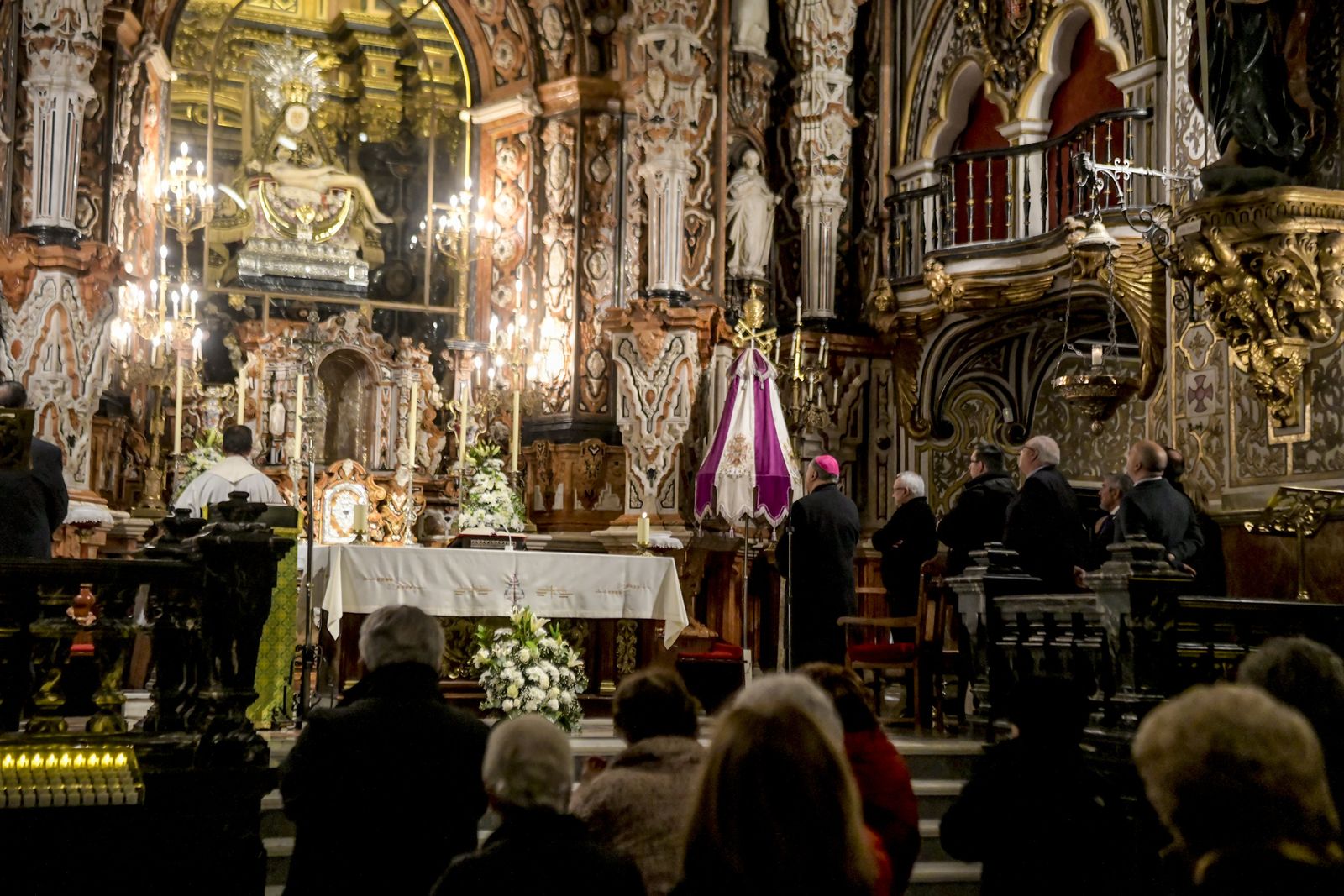 Así ha sido el rosario por la salud del Papa en Granada