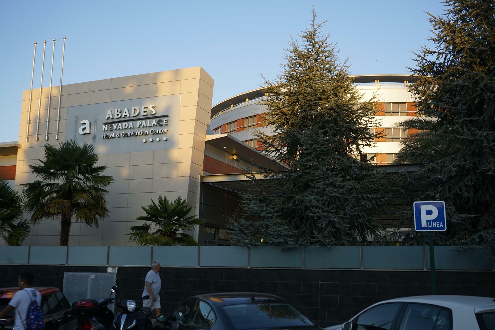Fachada del Hotel Abades Nevada Palace de Granada donde se encontraba alojado Nasir T. cuando fue arrestado.