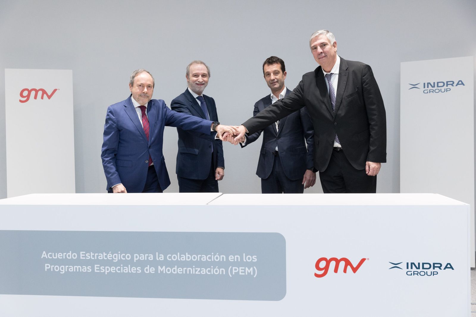Firma del acuerdo entre GMV e Indra Group.