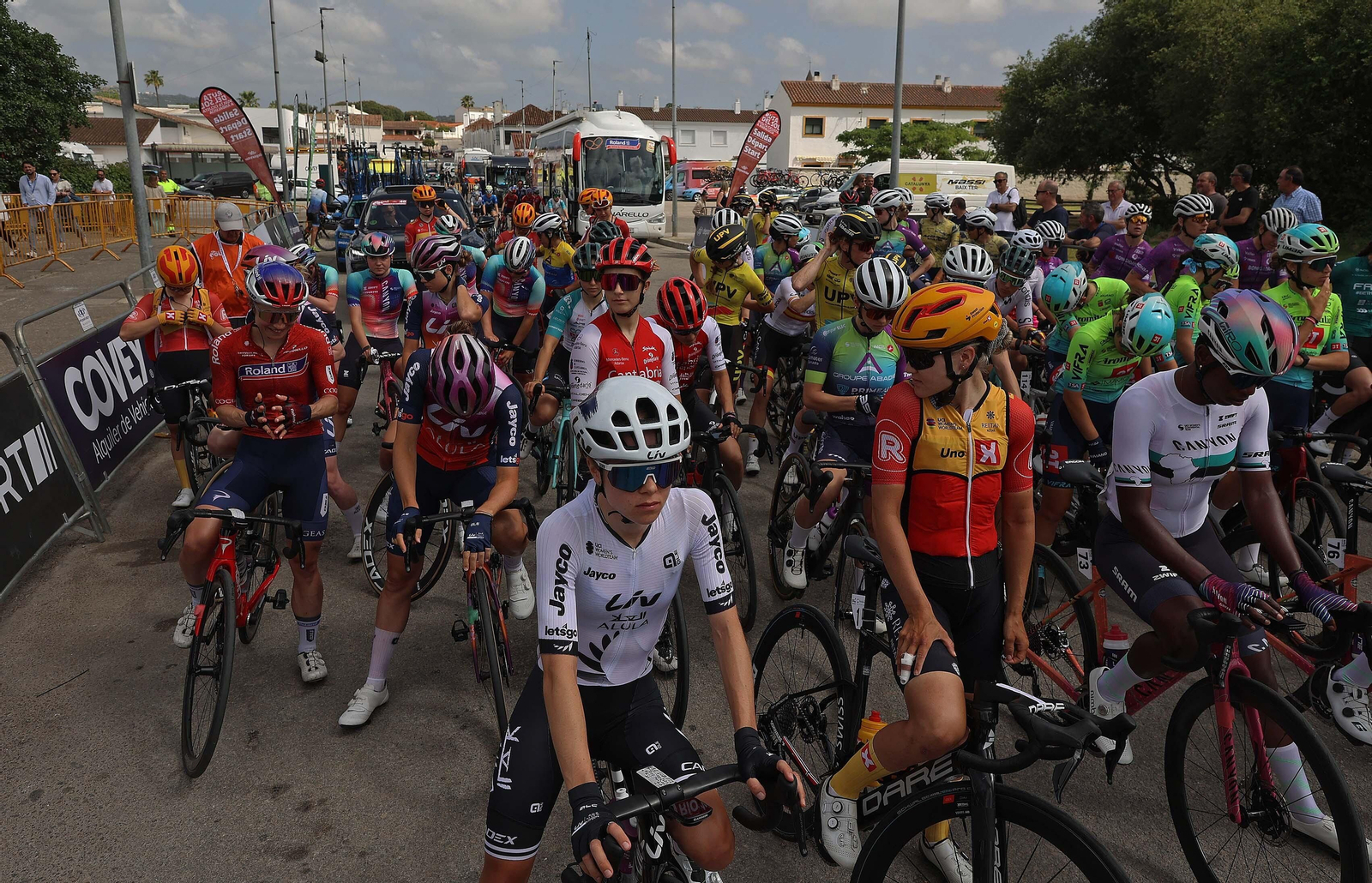 Fotos de la salida de la III Vuelta Ciclista femenina a Andalucía desde Castellar