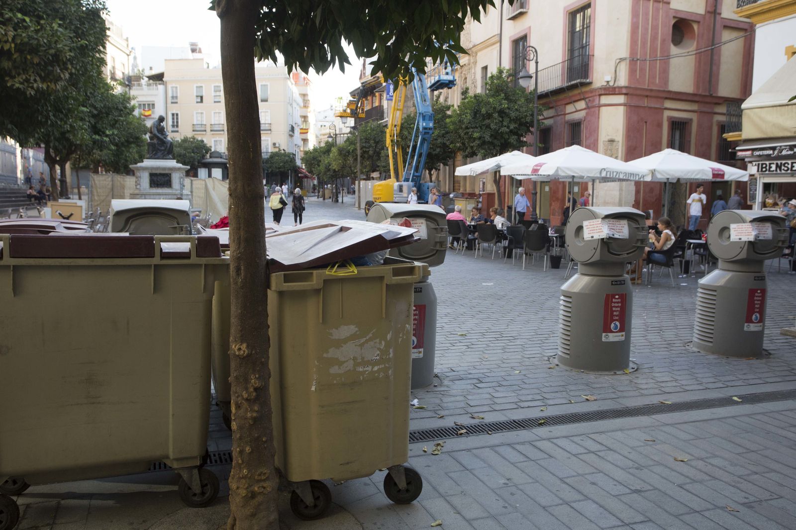 Contenedores en la Plaza del Salvador