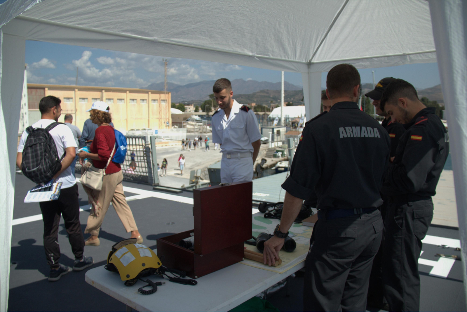 Éxito de participación para ver de cerca el despliegue de las Fuerzas Armadas en Motril