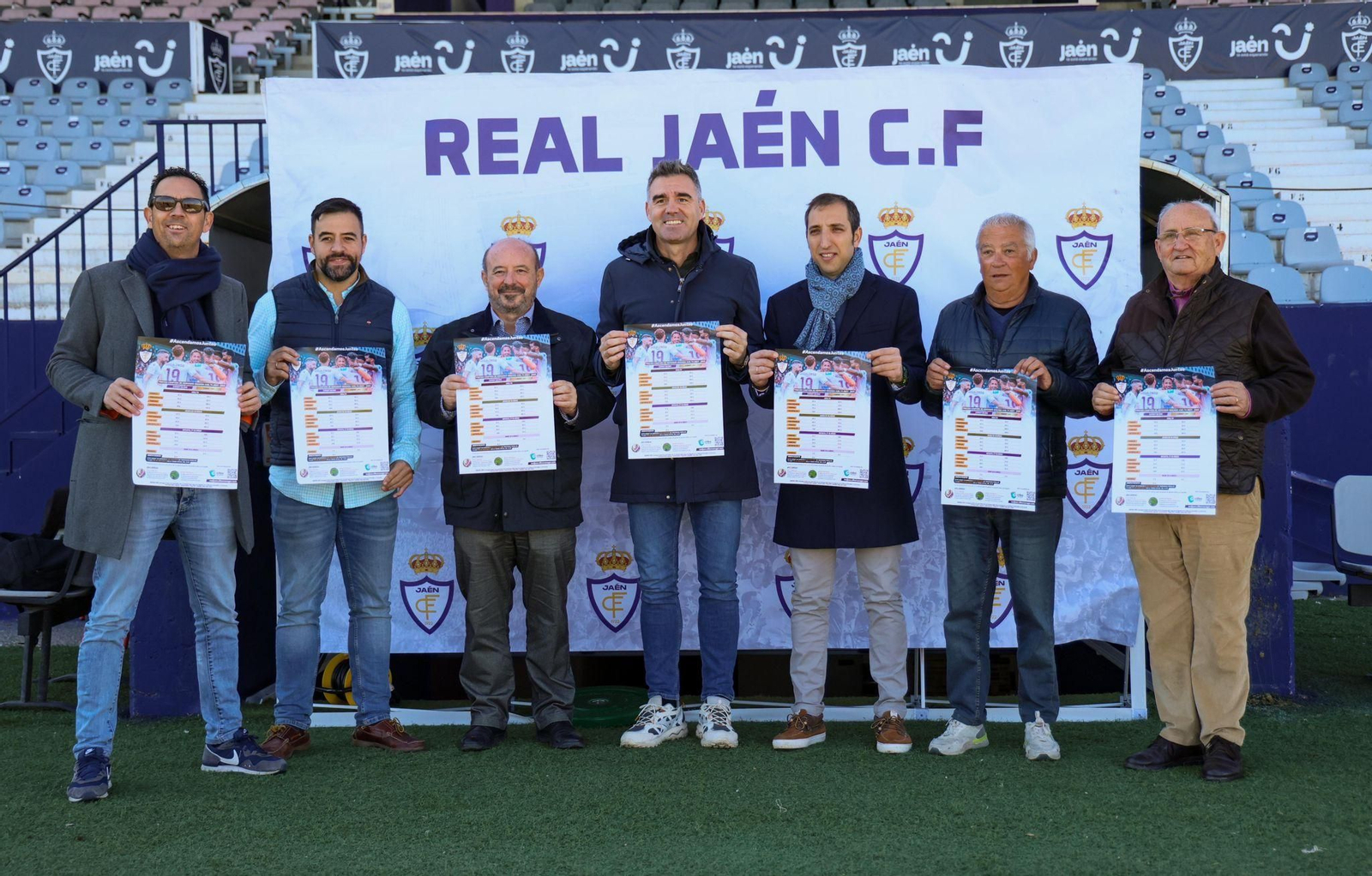 Foto de familia en la presentación de la campaña de abonados para la segunda vuelta de la entidad lagarta.
