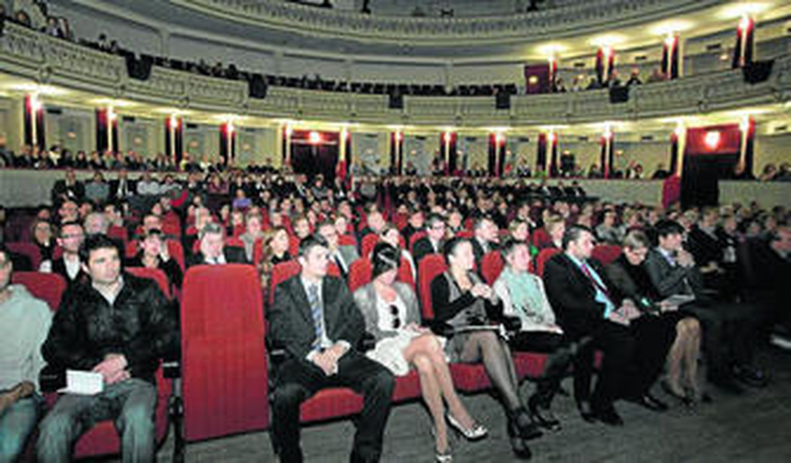 Lágrimas de la Cruz Roja en el recuerdo a José Mario Albacete
