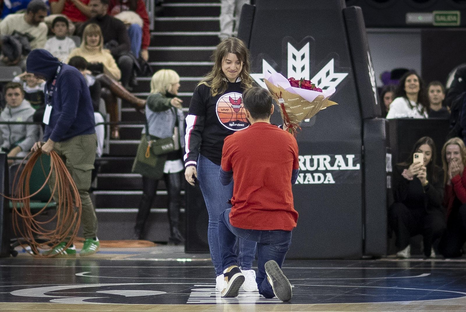 Encuéntrate en la grada del Palacio en el Covirán Granada-Girona