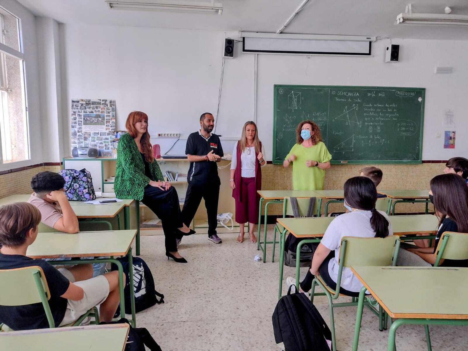 Charlas con la periodista Valeria Vega en los institutos de Rincón de la Victoria por el Día contra la LGTBIFOBIA