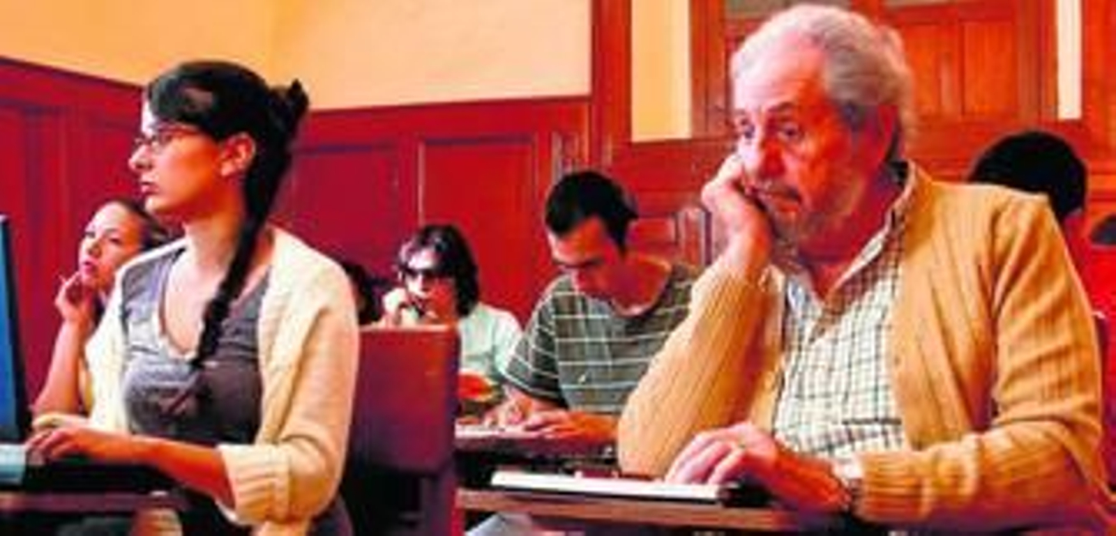 Jorge Lavat, en el papel de anciano universitario de 'El estudiante'.