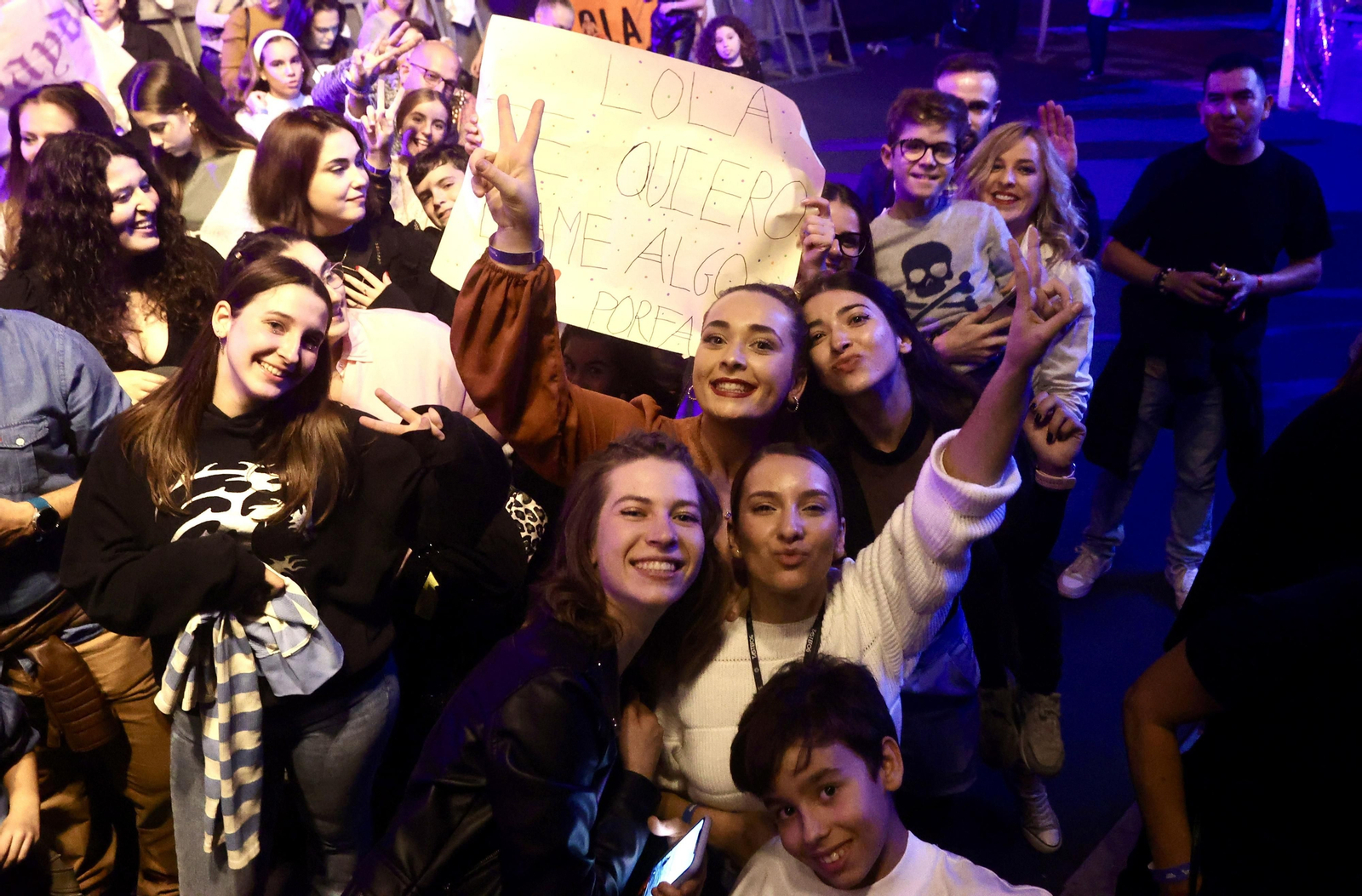 Búscate en el concierto de Lola Indigo