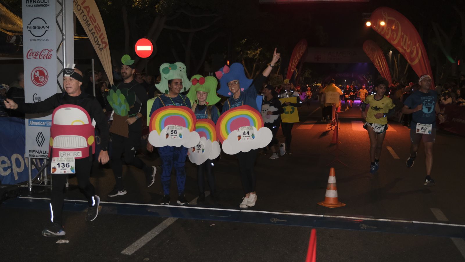 Imágenes de la XIV edición de la San Silvestre de Almería