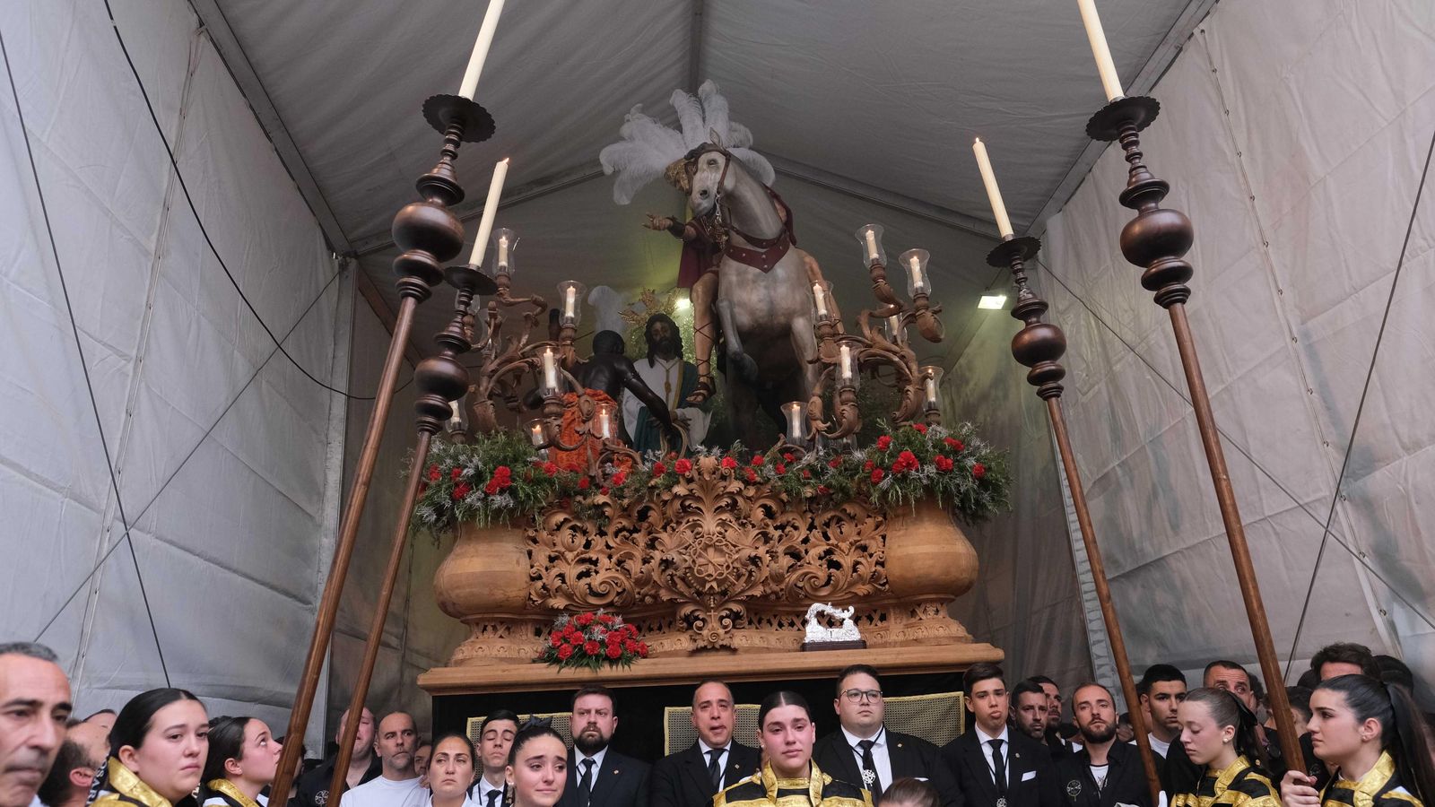 Prendimiento bajos sus toldos de salida