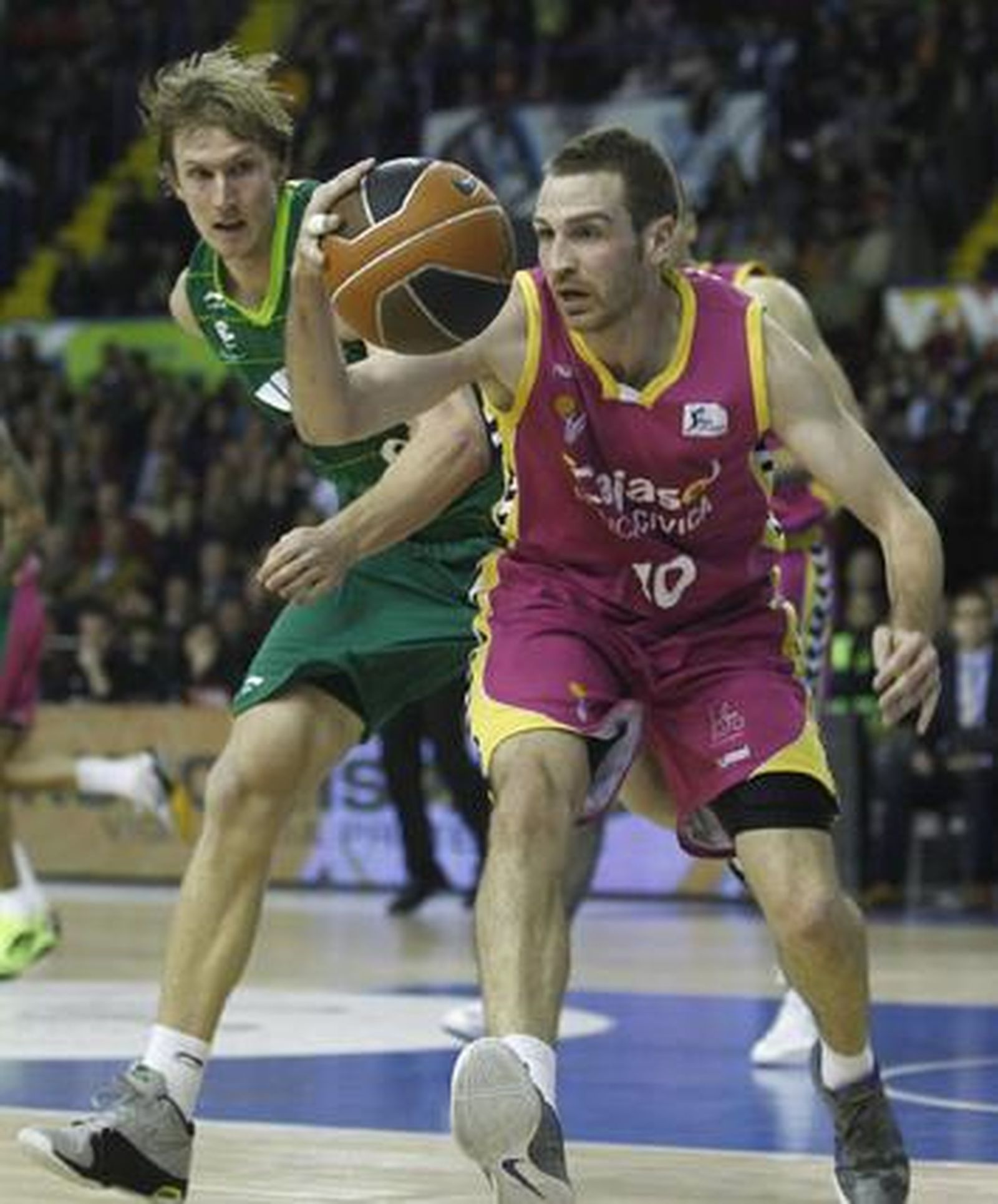 El Cajasol cae en San Pablo ante Unicaja (68-72). / Antonio Pizarro