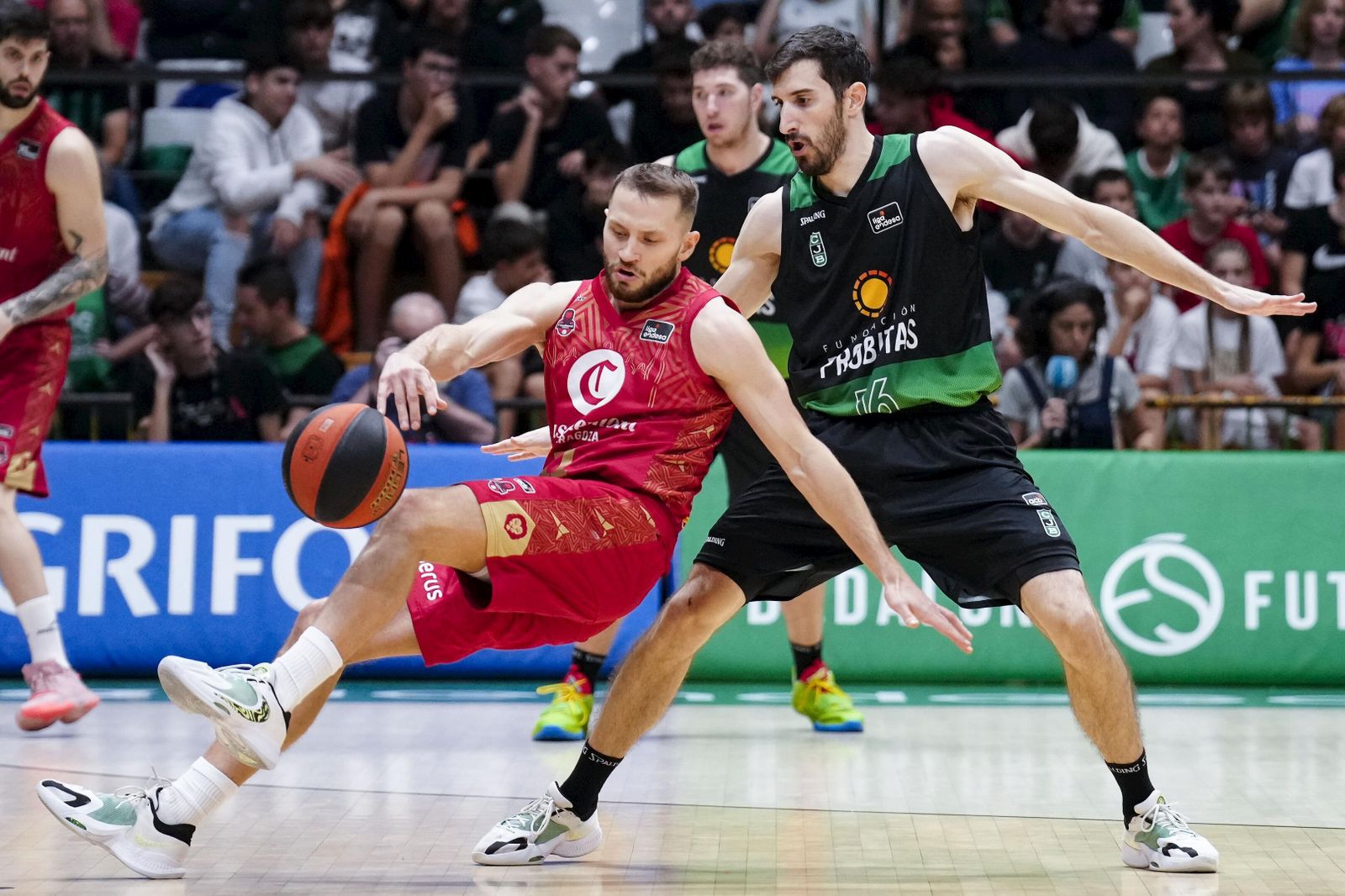 Ponitka, ante el Joventut.