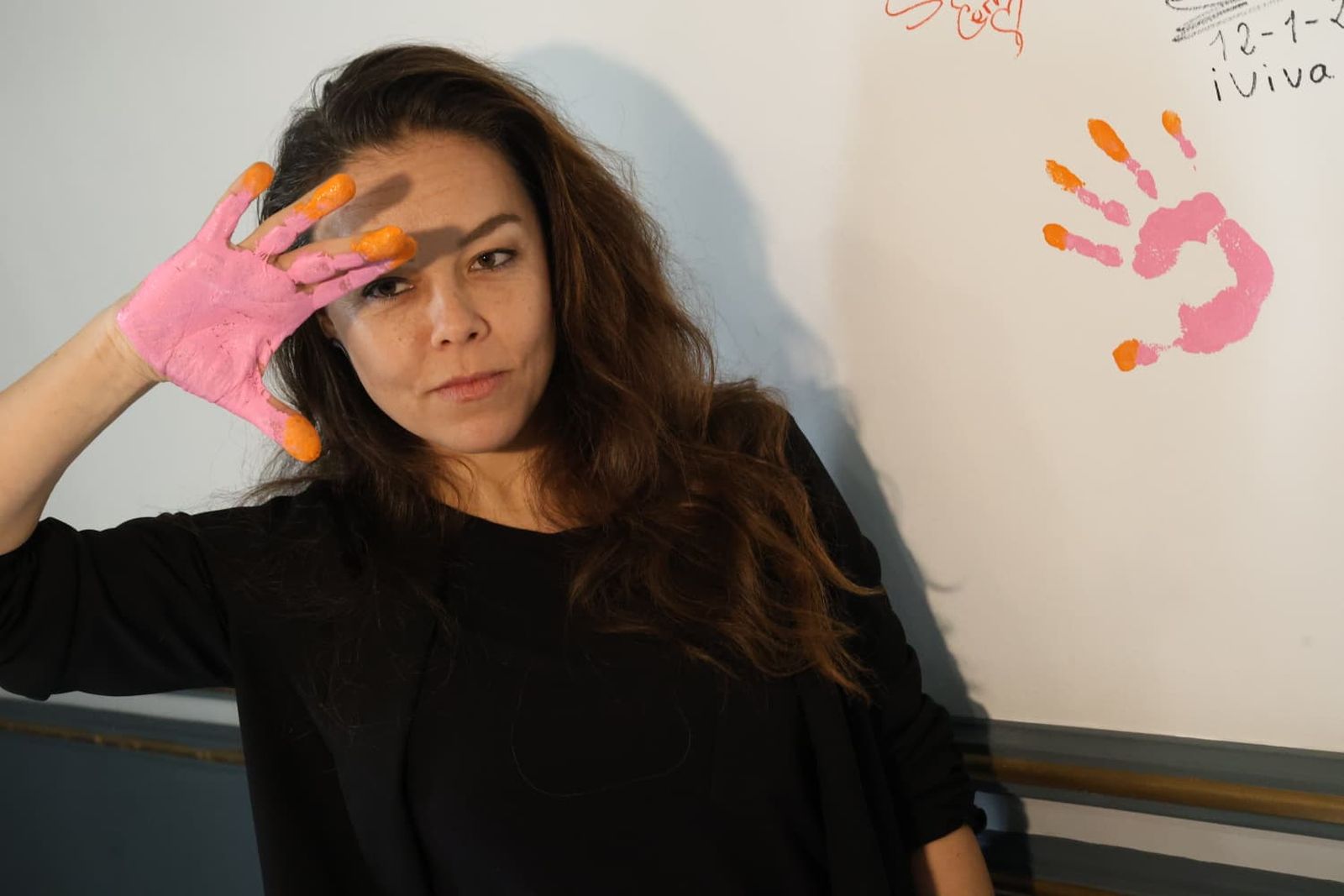 Rocío Molina tras plarmar su mano en el Museo de Huellas del Teatro Cervantes