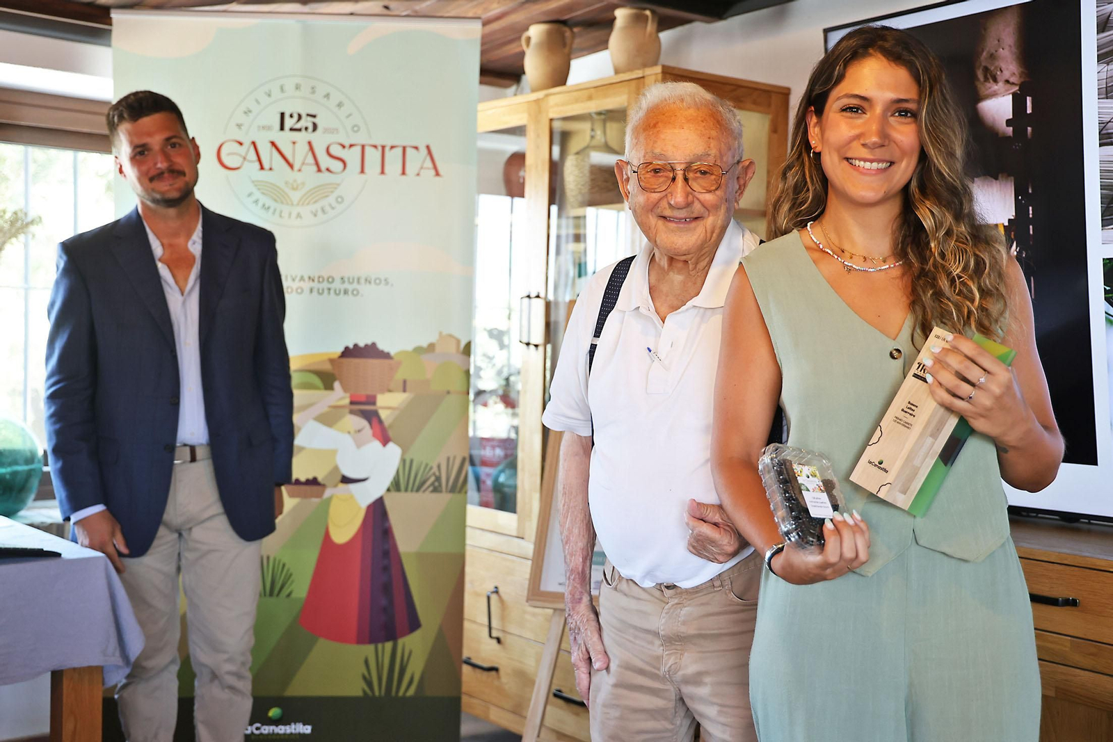 Imágenes de la entrega de premios del I Rally Fotográfico del Entorno de la Finca El Bosque Imágenes de la entrega de premios del I Rally Fotográfico del Entorno de la Finca El Bosque
