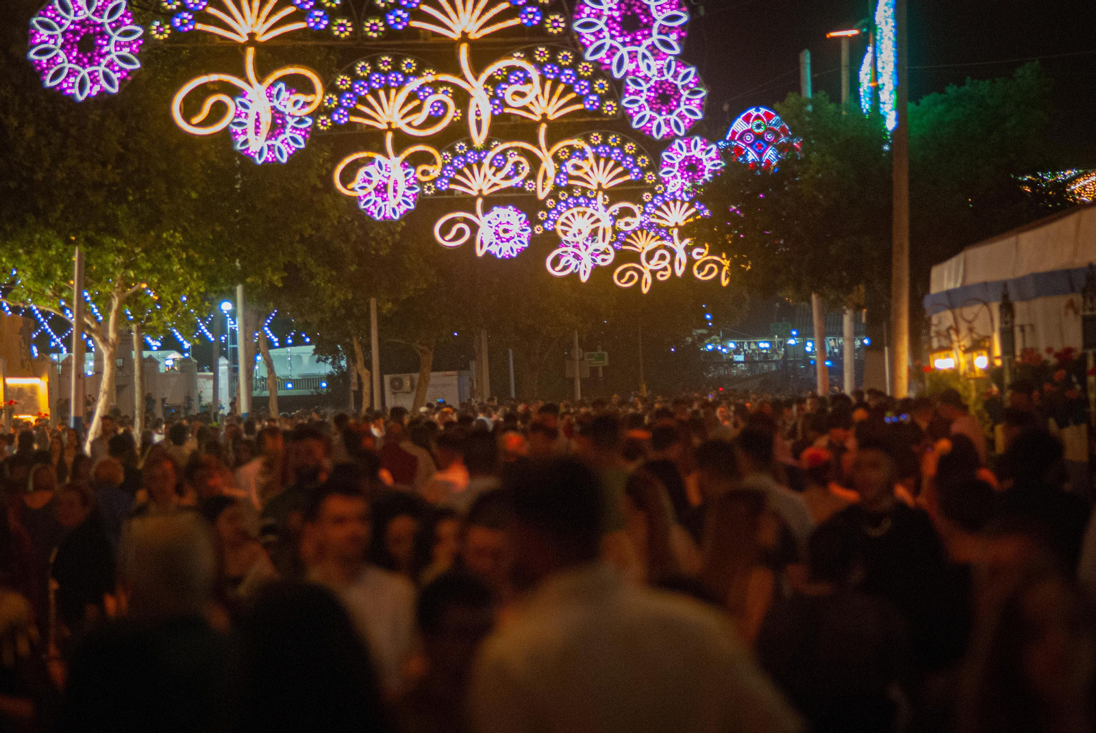 La Feria de Córdoba por la noche, en imágenes
