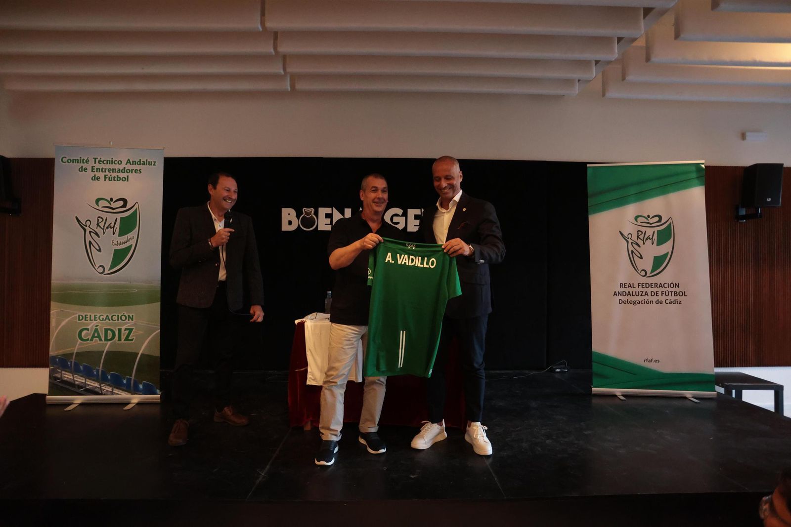 Los mejores momentos del homenaje a Antonio Vadillo