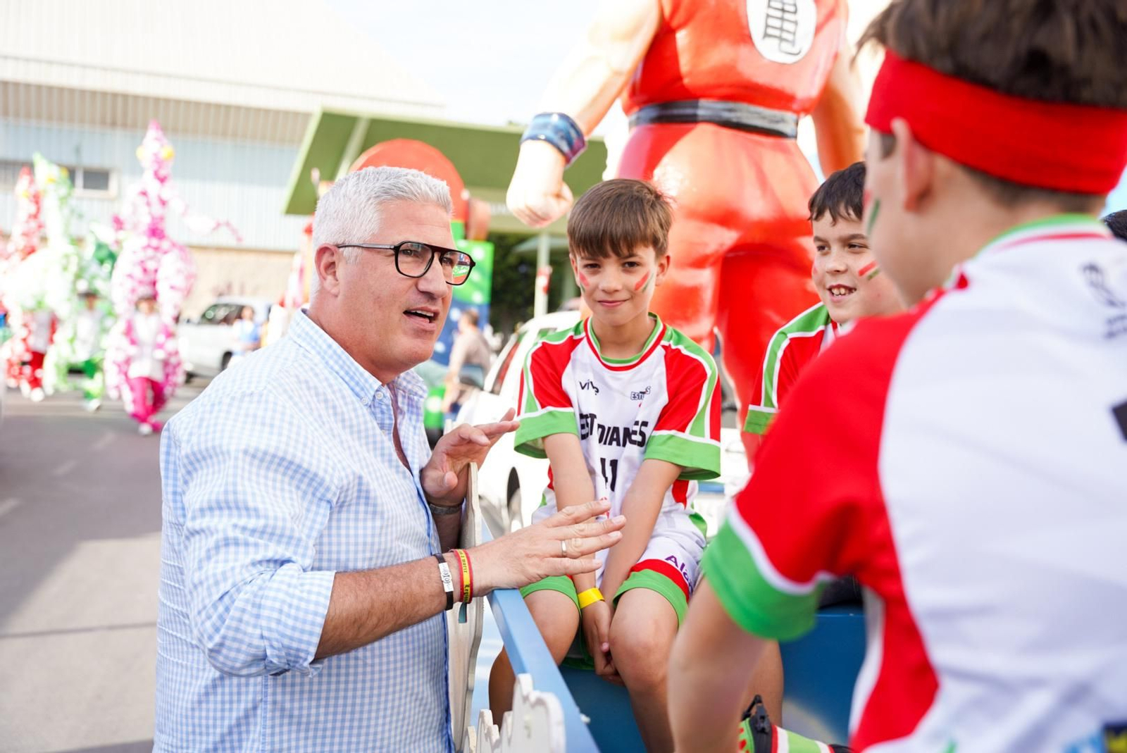 Desfile de carrozas y pregón de las fiestas de Huércal de Almería