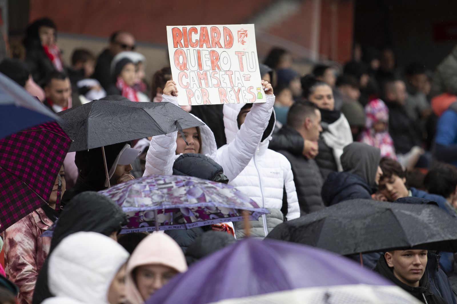 Las mejores imágenes del entrenamiento con público del Granada CF