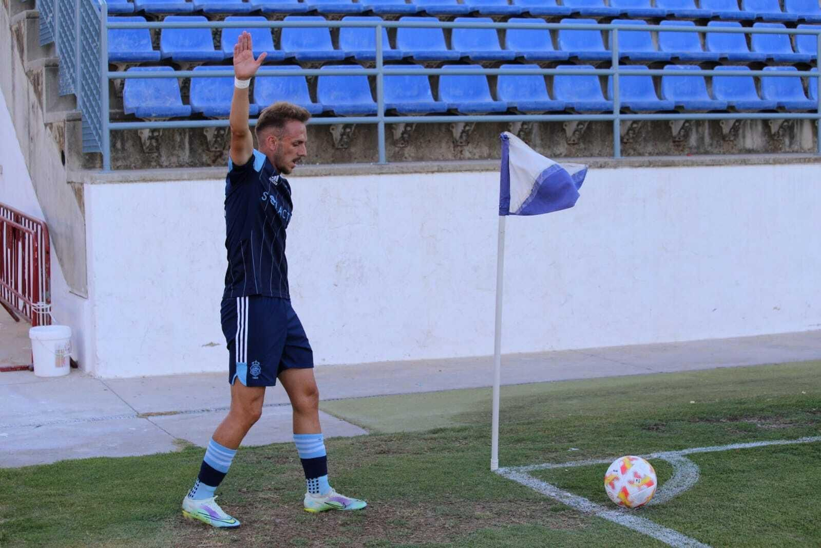 Víctor Morillo tiene problemas en su rodilla.