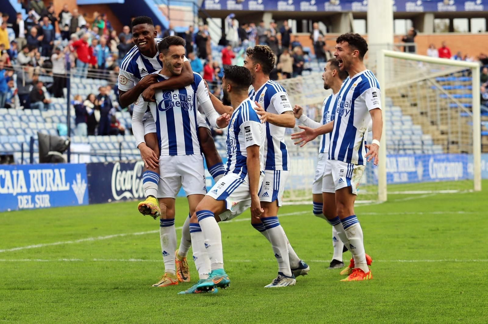 El Recre celebra el gol de Iago Díaz.