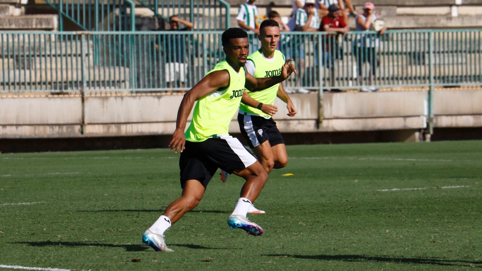 Dalisson de Almeida, en un entrenamiento del Córdoba CF previo a su 'stage' de pretemporada en Oliva.