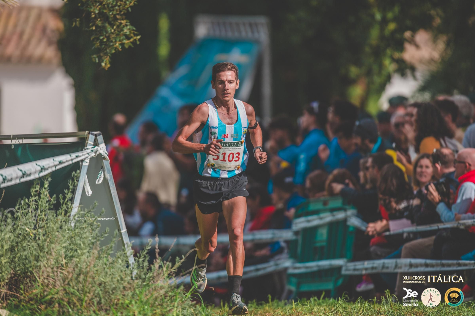 Búscate en las fotos del Cross de Itálica 2025 | 12