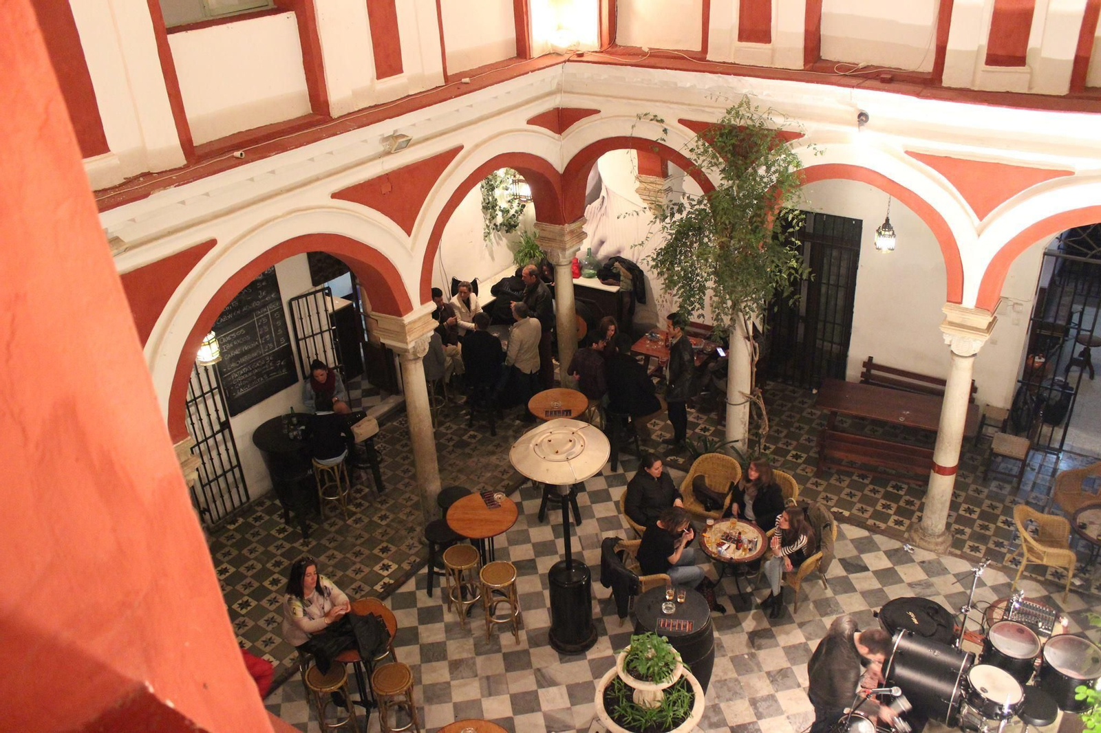 Damajuana Cafe Bar