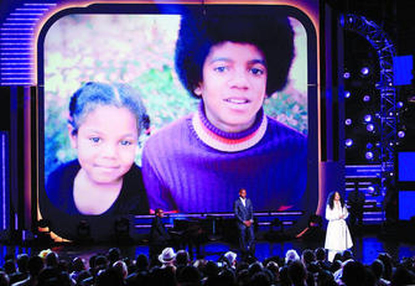La cantante Janet Jackson rindió homenaje a su hermano el pasado domingo en la entrega de los Premios BET en Los Ángeles.