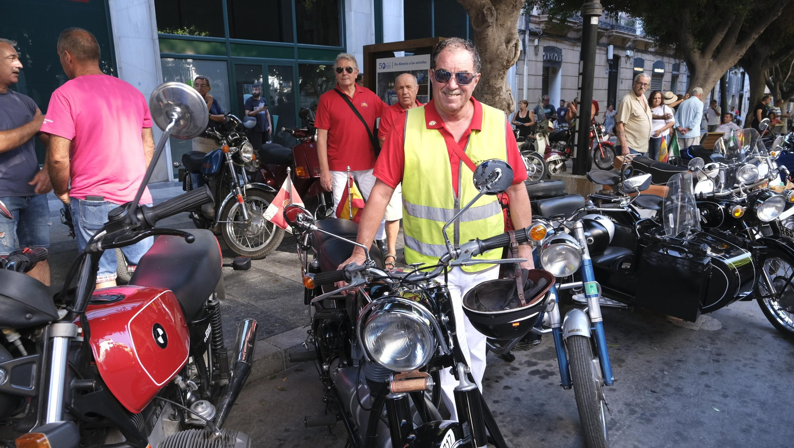 Las motos antiguas dan brillo a la Feria de Almería
