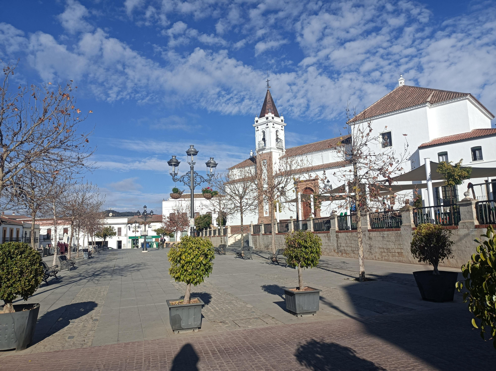 El punto de partida es la Plaza de España, junto a la Iglesia de la Inmaculada.