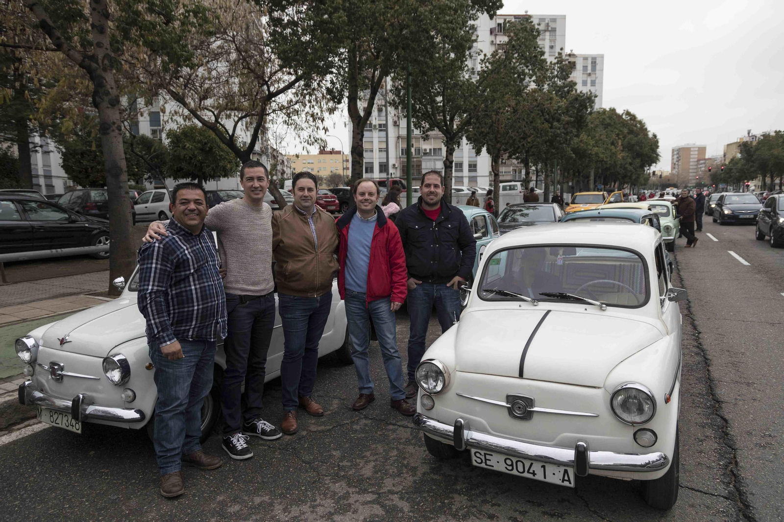 Las imágenes de la caravana de coches clásicos por Marta del Castillo