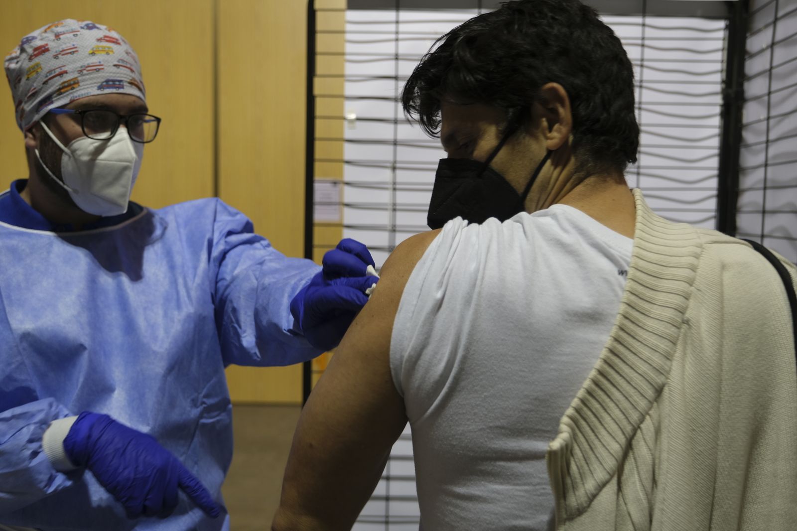 Fotogalería vacunación COVID-19 en el Palacio de los Juegos Mediterráneos. Almería