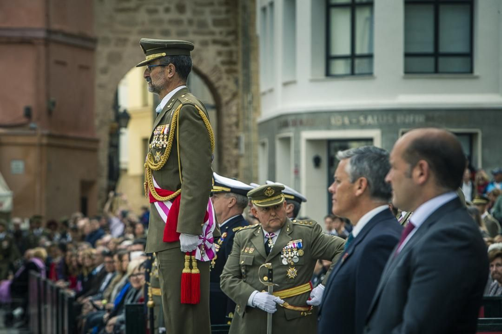 150 años de la llegada a Cádiz del Regimiento de Artillería. Jura de Bandera civil.