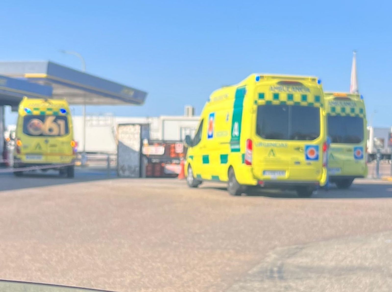 Cuatro empleados heridos en la explosión de una gasolinera de El 21 en Almería