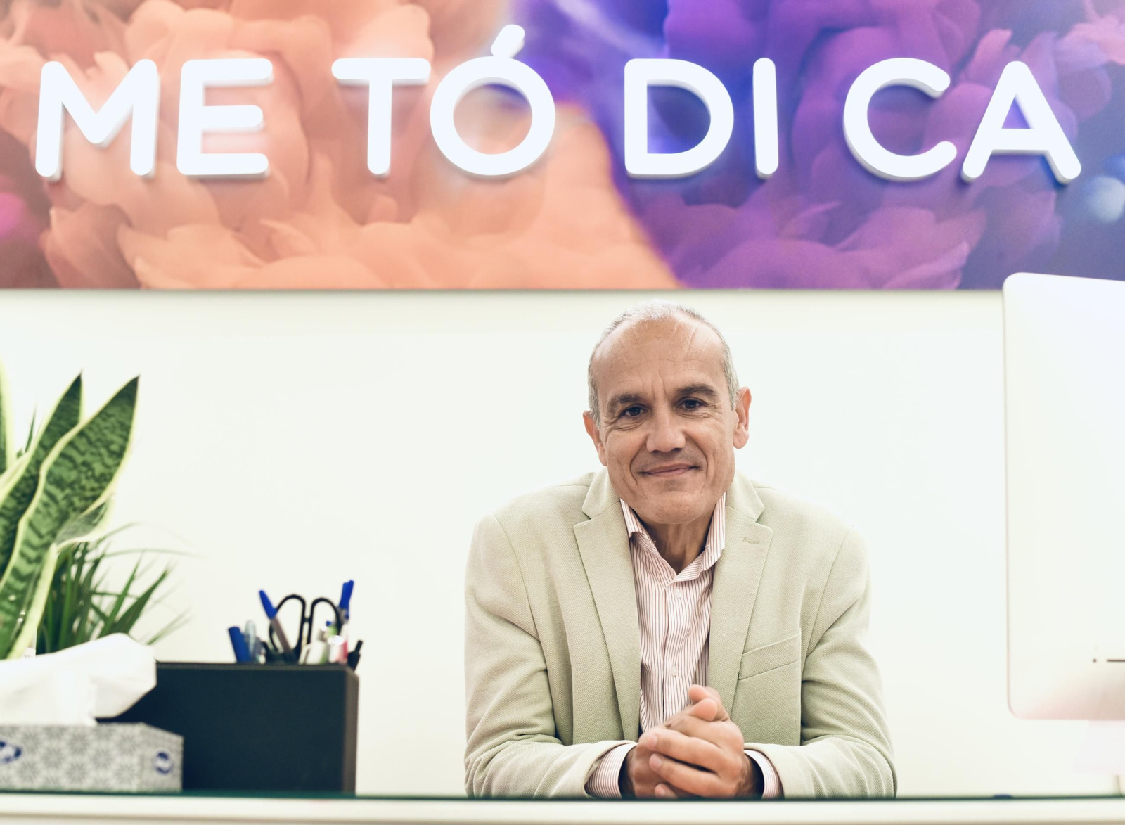 Rafael Guzmán, en su despacho en la clínica Metódica.