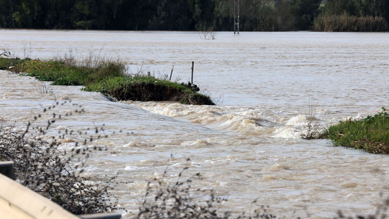 Así afronta la zona rural de Jerez la subida del río Guadalete